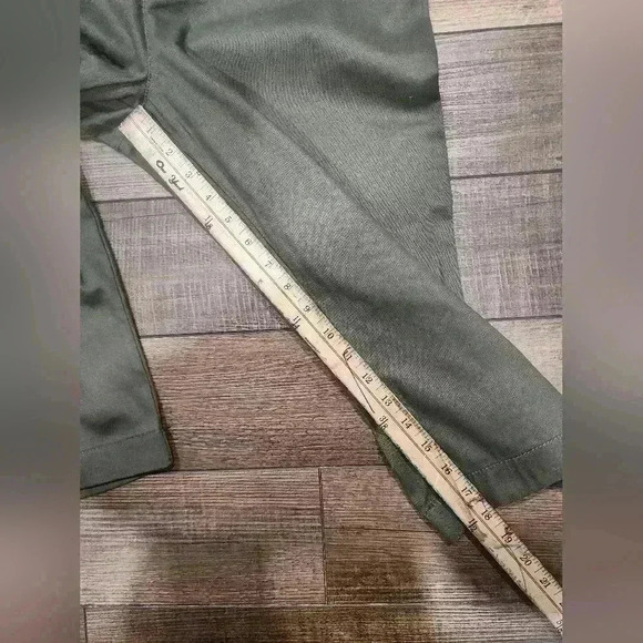 St. John’s Bay Mid Rise Capri Pants Size 14 Loren Green 4 Pockets - Picture 2 of 6